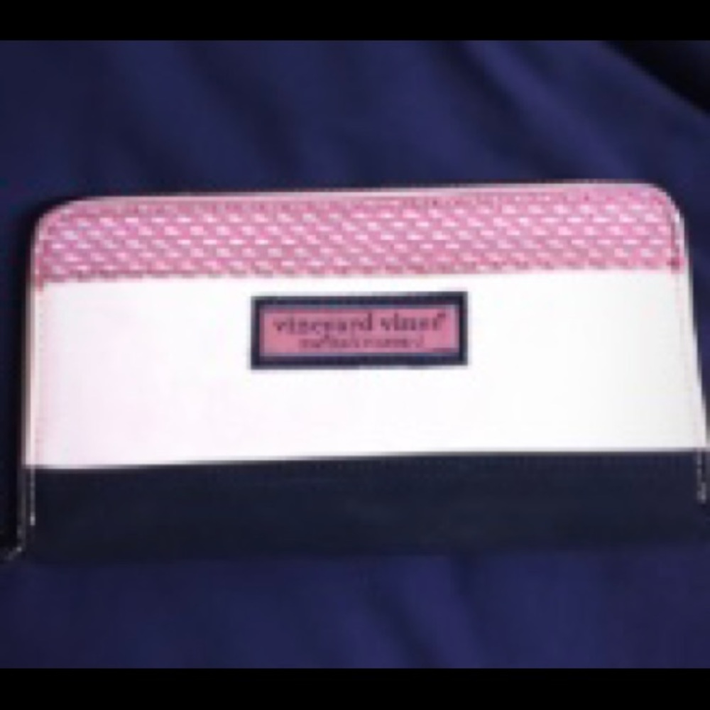 Vineyard Vines Classic Whale Print Wallet